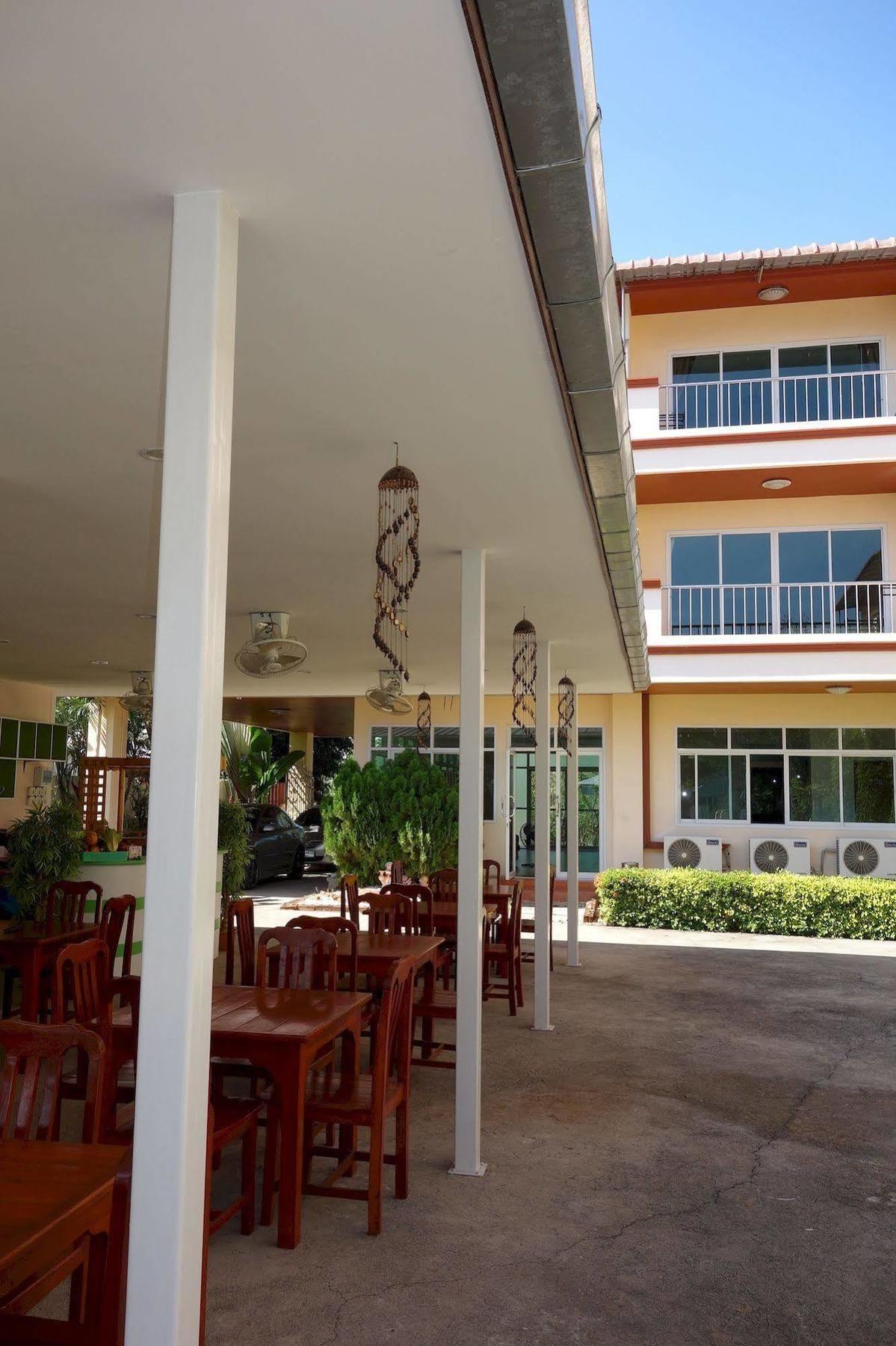 Jungle Resort Джомтиен Бийч Екстериор снимка